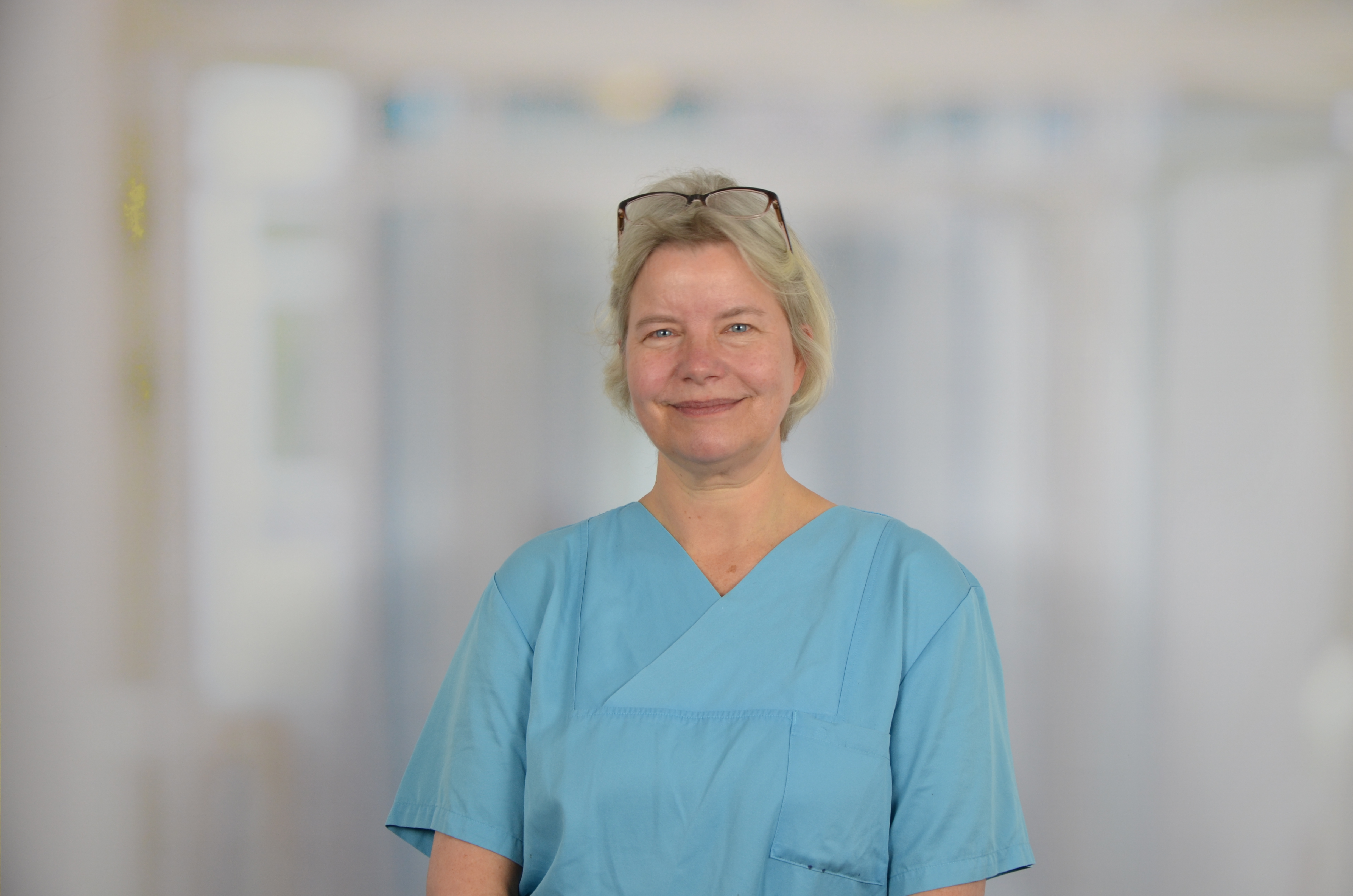 Portraitfoto Nina Böhm, Leitende Oberärztin Kreißsaal, Klinik für Gynäkologie und Geburtshilfe, Amalie Sieveking Krankenhaus