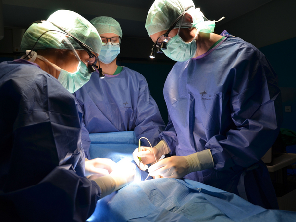 OP-Team im Operationssaal, Zentrum Endokrine Chirurgie, Evangelisches Amalie Sieveking Krankenhaus, Hamburg-Volksdorf