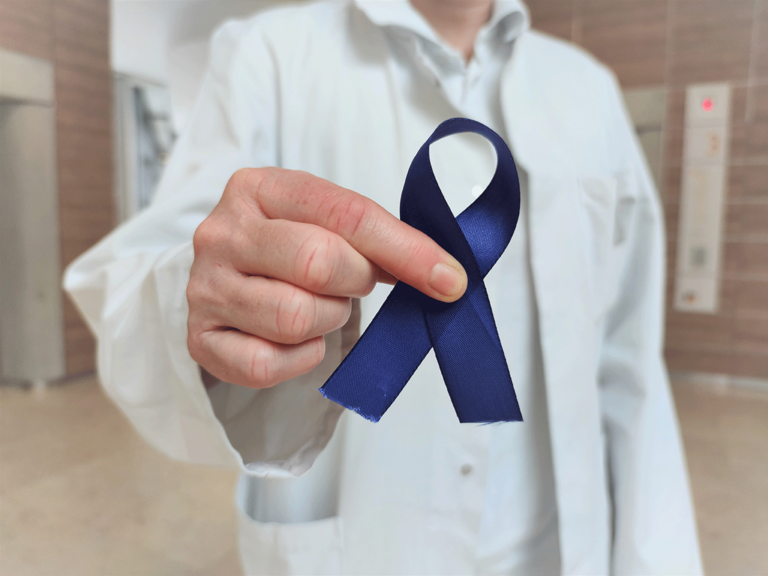 Immanuel Klinik Rüdersdorf - Nachricht - Darmkrebsmonat März: Kein Tabuthema! - blaue Schleife 