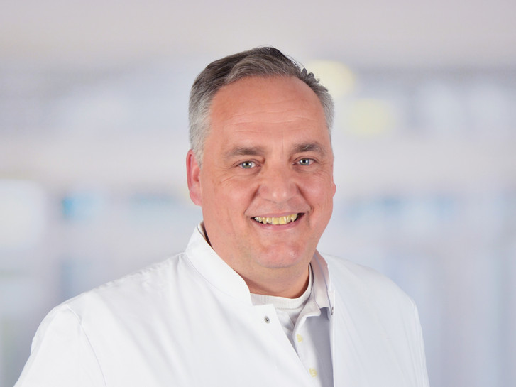 Portrait Prof. Dr. med. Christoph Weber, Leiter Zentrum für Radiologie, Chefarzt Radiologie, Team, Amalie Sieveking Krankenhaus, Hamburg-Volksdorf