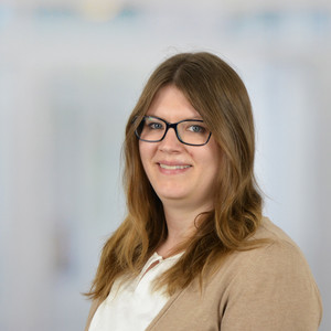 Portraitfoto Nele Gertig, Referentin der Geschäftsführung im Evangelischen Amalie Sieveking Krankenhaus