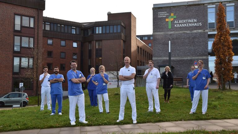 Albertinen Krankenhaus - Urologie Movember Schnurrbart zeigen gegen Männerkrankheiten Albertinen Krankenhaus - Urologie Movember Schnurrbart zeigen gegen Männerkrankheiten