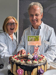 Dr. Susanne Frank und Prof. Andreas Michalsen beim feierlichen Abschluss der "Jubiläums"-Dreharbeiten - Naturheilkunde Berlin Dr. Susanne Frank und Prof. Andreas Michalsen beim feierlichen Abschluss der "Jubiläums"-Dreharbeiten - Naturheilkunde Berlin