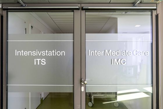 Eingang zur Intensivstation, Amalie Sieveking Krankenhaus in Hamburg-Volksdorf, medizinische Versorgung auf der Intensivstation Eingang zur Intensivstation, Amalie Sieveking Krankenhaus in Hamburg-Volksdorf, medizinische Versorgung auf der Intensivstation