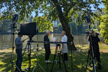 Chefarzt-Visite im Park - Naturheilkunde Berlin Chefarzt-Visite im Park - Naturheilkunde Berlin