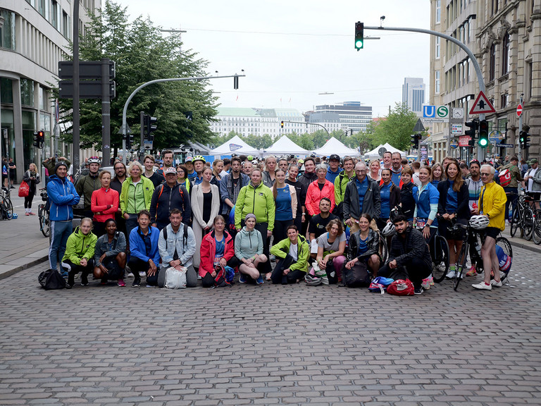 Team der Immanuel Albertinen Diakonie beim World Triathlon Hamburg 2025