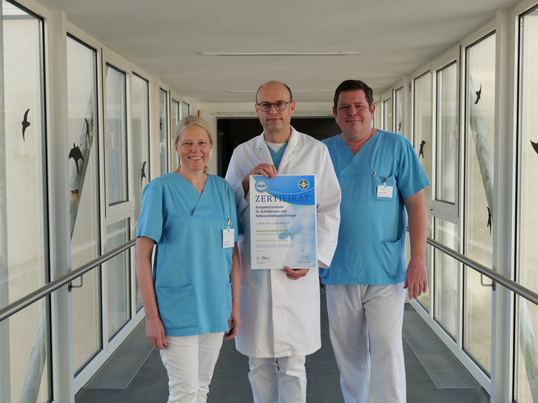 Prof. Dr. Ernst von Dobschütz (Mitte) mit seinem Team