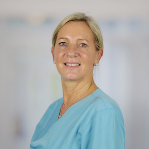 Stefanie Holst, MFA und Teamassistentin der Endokrinen Chirurgie im Evangelischen Amalie Sieveking Krankenhaus, im Porträt.