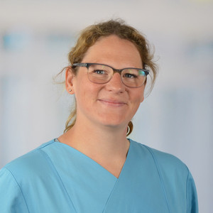 Portrait von Tina Köpke, Hygienefachkraft in Weiterbildung, Krankenhaushygiene, Evangelisches Amalie Sieveking Krankenhaus, Hamburg Portrait von Tina Köpke, Hygienefachkraft in Weiterbildung, Krankenhaushygiene, Evangelisches Amalie Sieveking Krankenhaus, Hamburg