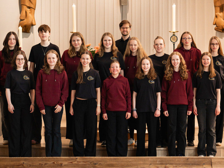 Der Jugendchor der Kantorei Poppenbüttel beim Konzert in der St. Michaelskapelle auf dem Gesundheitscampus Volksdorf am Evangelischen Amalie Sieveking Krankenhaus in Hamburg.