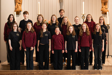Der Jugendchor der Kantorei Poppenbüttel beim Konzert in der St. Michaelskapelle auf dem Gesundheitscampus Volksdorf am Evangelischen Amalie Sieveking Krankenhaus in Hamburg.