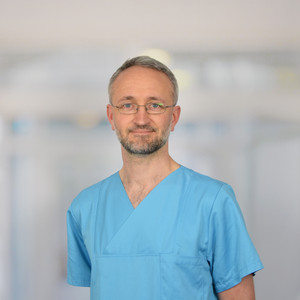 Portrait Roderick Campbell Dixon, Oberarzt, Anästhesiologie und Intensivmedizin, Team, Evangelisches Amalie Sieveking Krankenhaus, Hamburg -Volksdorf