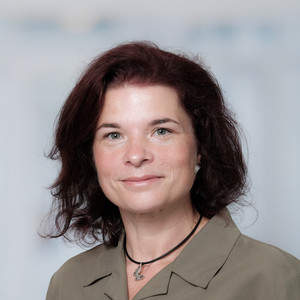 Portrait Andrea Palnik, Sekretariat des Chefarztes Radiologie, Team, Amalie Sieveking Krankenhaus, Hamburg-Volksdorf