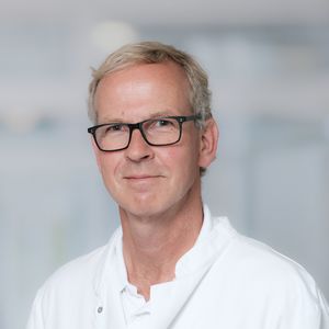 Portrait Dr. med. Gerhard Bünz, Ltd. Oberarzt, Anästhesiologie und Intensivmedizin, Amalie Sieveking Krankenhaus Hamburg-Volksdorf