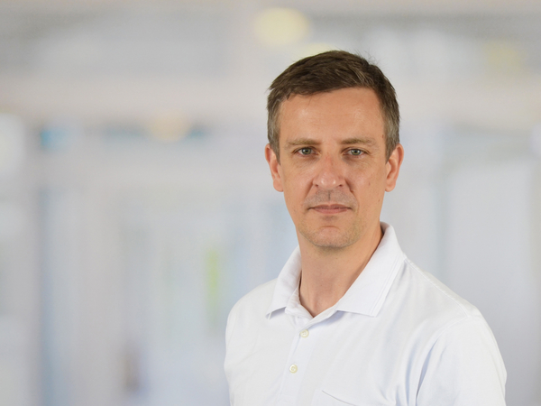 Portraitfoto PD Dr. med. Johannes Kluwe, Chefarzt der Klinik für Allgemeine Innere Medizin und Gastroenterologie, Evangelisches Amalie Sieveking Krankenhaus, Hamburg-Volksdorf