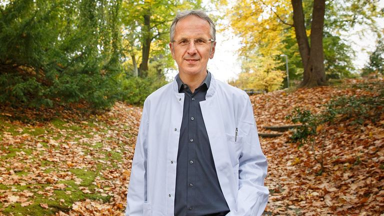 Naturheilkunde Berlin - Prof. Andreas Michalsen im Podcast über die Behandlung von chronischen Schmerzen mit Naturheilkunde