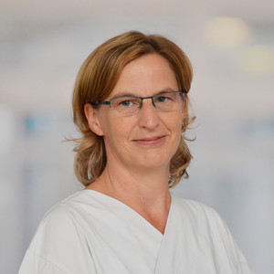 Portraitfoto Karin Weißenborn, Pflegefachkraft, Ethikberaterin, Evangelisches Amalie Sieveking Krankenhaus, Hamburg-Volksdorf